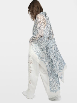 Kerry Scarf - Modal scarf with rose print.