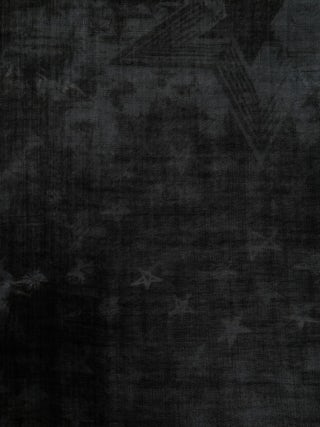 Judy Stars 100 Scarf 100% wool - Wool scarf with star print and gradient pattern effect.