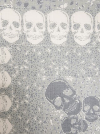 Kerry Garden 135 Scarf - Scarf in modal with skull and flower print.