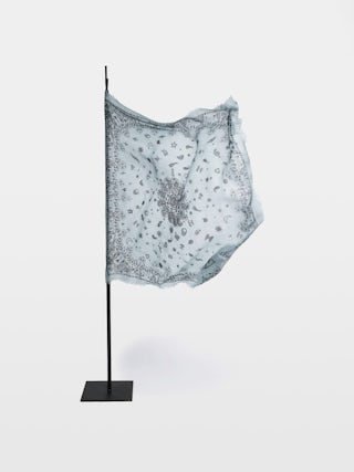 Nuage Bandana Scarf 90 - Feather cashmere scarf with bandana print.