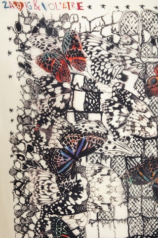 Blondie Butterfly Lace 130 Schal - Cremefarbener Seidenschal mit Schmetterlings- und Spitzendruck.