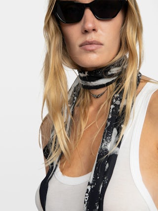 Jessie Love Scarf 130 - Silk scarf with heart print.