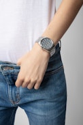 Reloj Fusion Glitter ZV Mono  - Reloj de acero inoxidable plateado para mujer con caja redonda de 36 mm de diámetro, esfera gris con monograma ZV, movimiento de cuarzo, funciones: hora/minutos, resistente al agua hasta 5 bares, correa de acero
