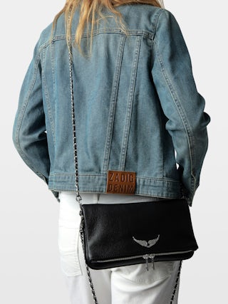 Pochette Rock - Pochette en cuir grainé à double chaînes cuir et métal et ailes ornées de strass.