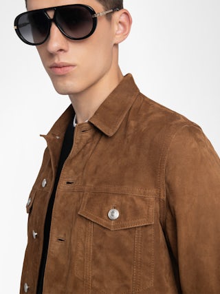 Bases Suede Jacket - Suede jacket with embossed wings on the back, long sleeves and button closure.