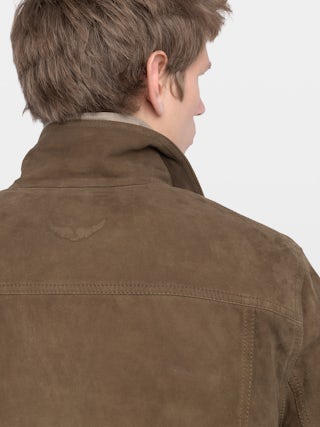 Veste Bases Cuir Suede - Veste en suède avec ailes embossées à l'arrière, manches longues et fermeture boutonnée.