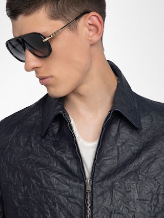 Blouson Loumy Cuir - Blouson fermeture zippée épuré en cuir froissé avec poches passepoilées et signature ailes embossées au dos.