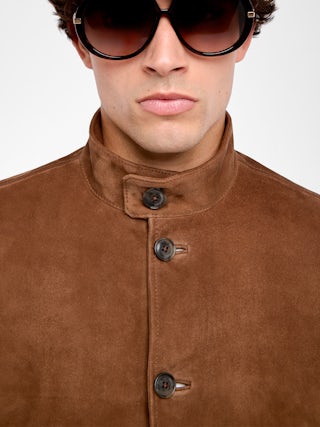 Blouson Lonni Cuir Suede - Blouson en cuir suède à col montant, fermeture boutonnée et manches longues.