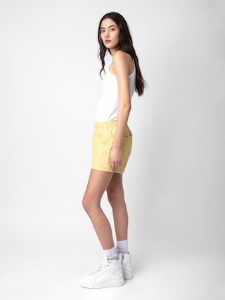 Short Pax Cuir Froissé - Women's light yellow crinkled leather shorts.