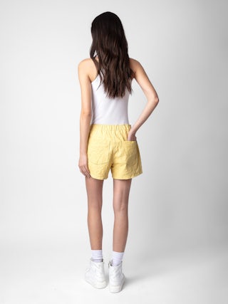 Short Pax Cuir Froissé - Women's light yellow crinkled leather shorts.