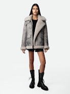 Abrigo Kain Shearling - Abrigo de borreguillo color antracita con forro forrado para mujer.