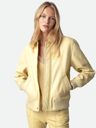 Blouson Kaia Cuir - Blouson en cuir grainé jaune clair zippé à boutons pression, poches et badge ailes.