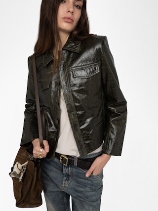 Blouson Liam Cuir - Blouson ajusté boutonné avec ailes embossées en cuir glossy.