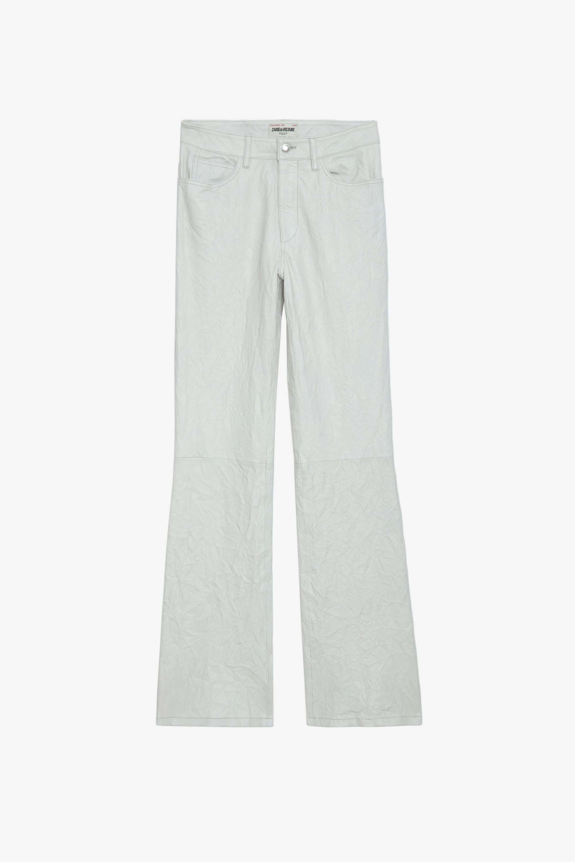 Pantalon Pistol Cuir Froissé - Pantalon de tailleur évasé en cuir froissé blanc à poches.
