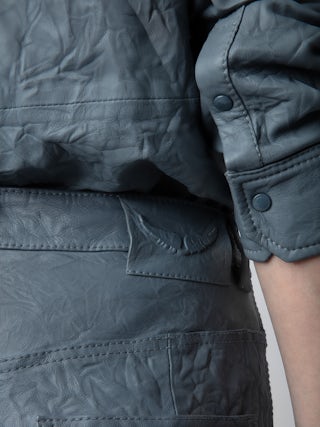 Pantalon Pistol Cuir Froissé - Pantalon de tailleur évasé en cuir froissé bleu ciel à poches.