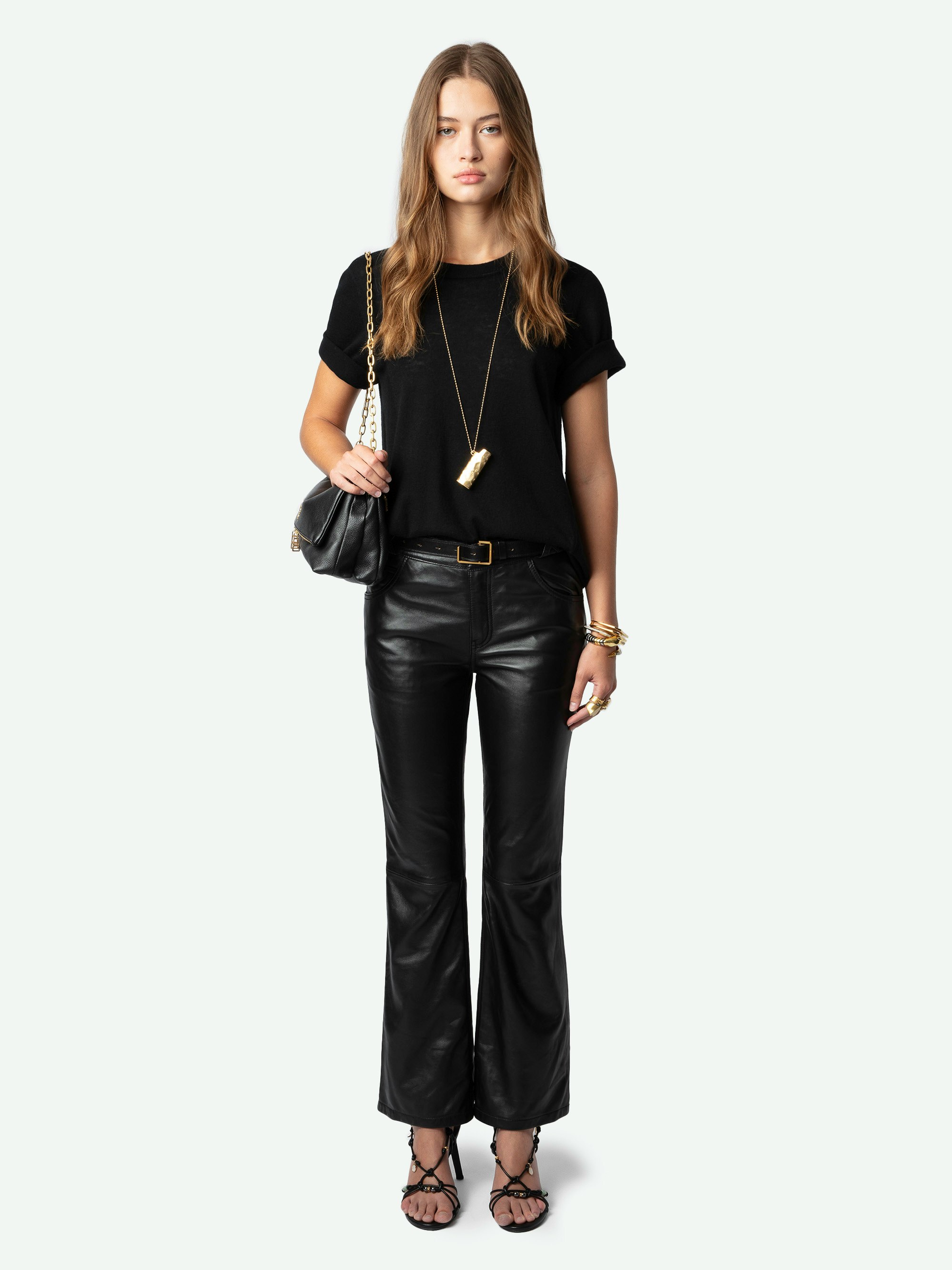 Hose Push Leder - Ausgestellte, schwarze Hose aus Glattleder mit Taschen und geflochtenen Details an den Gürtelschlaufen.