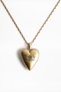 Cecilia necklace - Long gold-toned necklace with heart pendant.