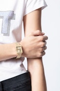 Reloj Timeline Tête De Mort - Reloj dorado para mujer.