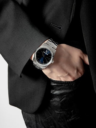 Reloj Zadig Blue Dial - Reloj de acero inoxidable con esfera azul marino y patrón de calavera.