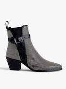 Botines Tyler Studs - Botines negros de piel efecto vintage con tachuelas y hebilla en forma de C para mujer.