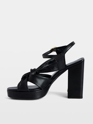 Sandalen Forget Me Knot - Ledersandalen mit hohen Absätzen, Riemen und Knoten.