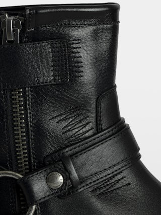 Igata Ankle Boots - Black vegetable tanned leather low ankle boots with metal chains.