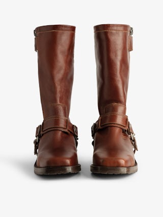 Igata Boots - Camel vegetable-tanned leather high boots adorned with metal curb chains.