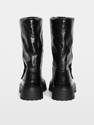 Bottes Angie Sleeve Vintage Patent - Bottes effet pantalon en cuir effet inspiré vintage.