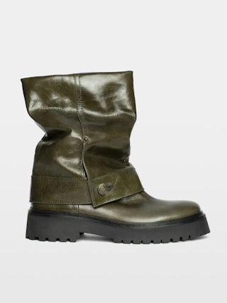 Bottes Angie Sleeve Vintage Patent - Bottes effet pantalon en cuir effet inspiré vintage.