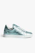 La Flash Trainers - Women's low-top trainers in blue metallic leather with perforated stars
