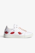 La Flash Trainers - Women's low-top trainers in white canvas with glittery lips motifs