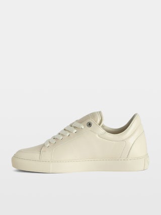 Low-Top Fly On Trainers - Vintage-effect leather low-top sneakers with embossed wings.