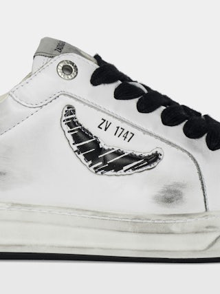 Sneakers Basses Fly Wings - Niedrige Sneakers aus Leder mit Used-Effekt und geprägten Flügeln.