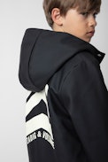 Dylan Boys’ Waxed Raincoat - Boys’ black water-repellent hooded waxed raincoat with lining and arrow motifs on the back.