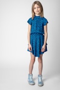 Kinderkleid Freja - Kinderkleid aus blauem Crêpe-Stoff mit asymmetrischen Leopardenrint