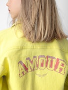 Jacke Timmy für Mädchen - Gelbe Mädchenjacke aus Baumwolltwill mit „Amour“-Schriftzug auf dem Rücken.