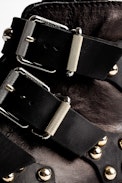 Bottines Laureen Buckle Studs - Bottines noires femme en cuir.