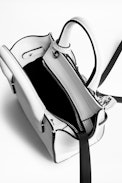 Tasche Candide Nano Zip - Kleine weiße Damentasche aus Glattleder.