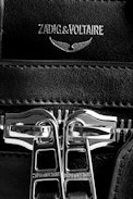Bolso Candide Nano Zip - Bolso pequeño negro de piel lisa para mujer.