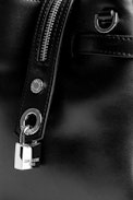 Montaigne Zip Bag - Women's black bag in smooth leather.