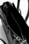 Sac Candide Medium Zip - Sac noir femme en cuir lisse.