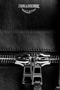 Sac Candide Medium Zip - Sac noir femme en cuir lisse.