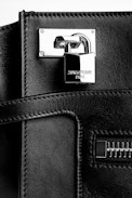 Sac Candide Medium Zip - Sac noir femme en cuir lisse.