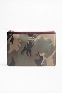 John Camo Pouch - Men’s zip-up pouch, camouflage motif.