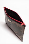 John Camo Pouch - Men’s zip-up pouch, camouflage motif.