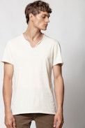 Camiseta Monastir Live - Camiseta blanca para hombre con cuello tunecino y estampado en la espalda.