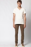 Camiseta Monastir Live - Camiseta blanca para hombre con cuello tunecino y estampado en la espalda.