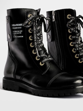 Botines Joe - Botas estilo ranger de cuero con estampado y parche.