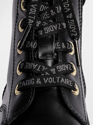 Botines Joe - Botas estilo ranger de cuero con estampado y parche.