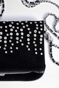 Pochette Rock Suede Strass - Pochette noire femme en cuir suédé agrémentée de strass